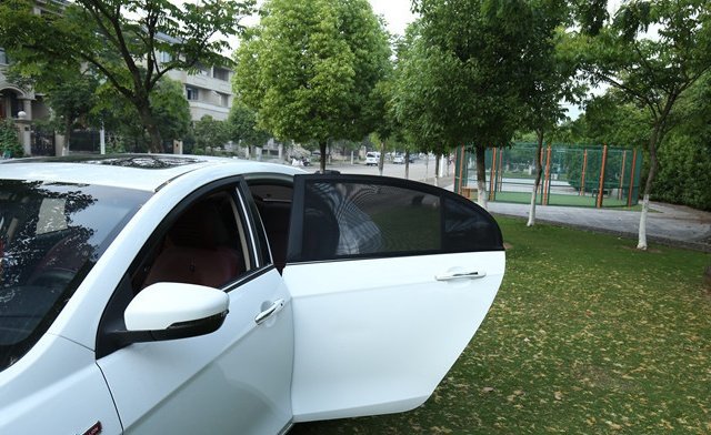 Magnetic Car Side Window Sunshades - Image 8